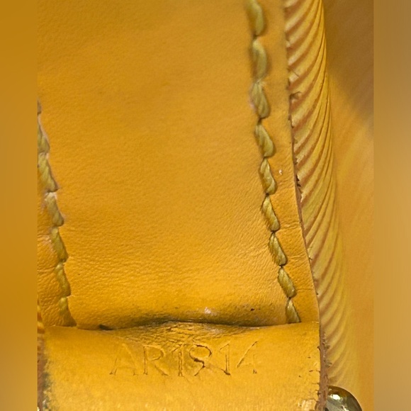 Louis Vuitton Vintage Yellow Epi Leather Noe GM Drawstring Bucket Shoulder Bag - Picture 3 of 14